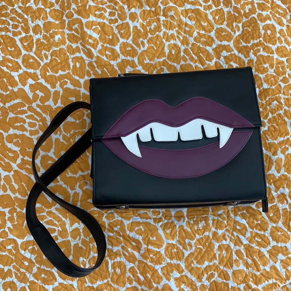 Current Mood Beautevil Lips Bag